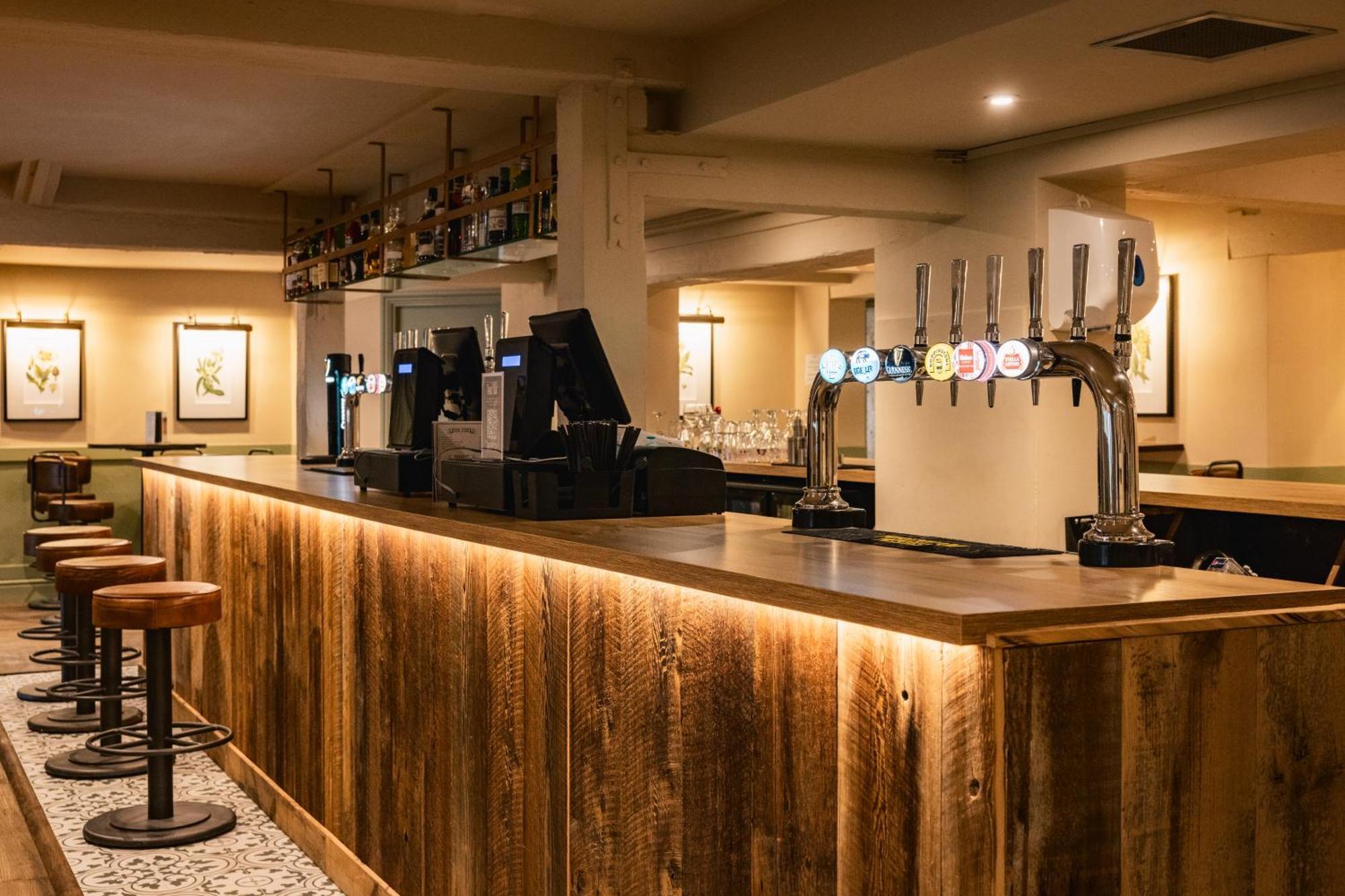 Holt Lodge Hotel Wrexham Buitenkant foto