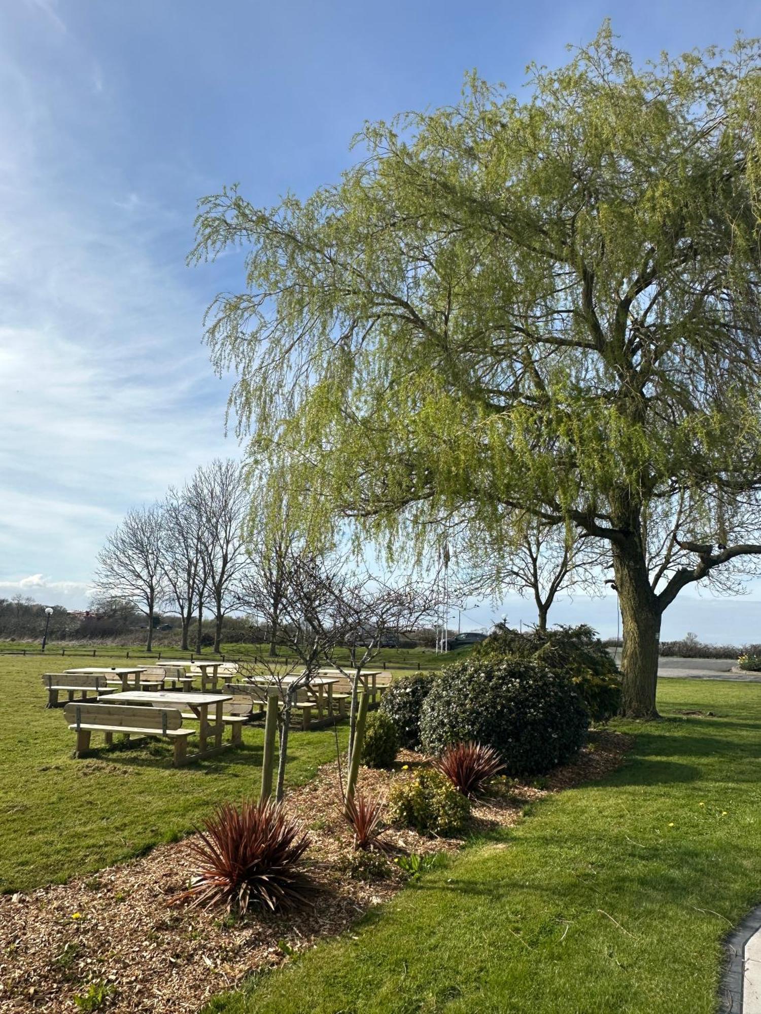 Holt Lodge Hotel Wrexham Buitenkant foto
