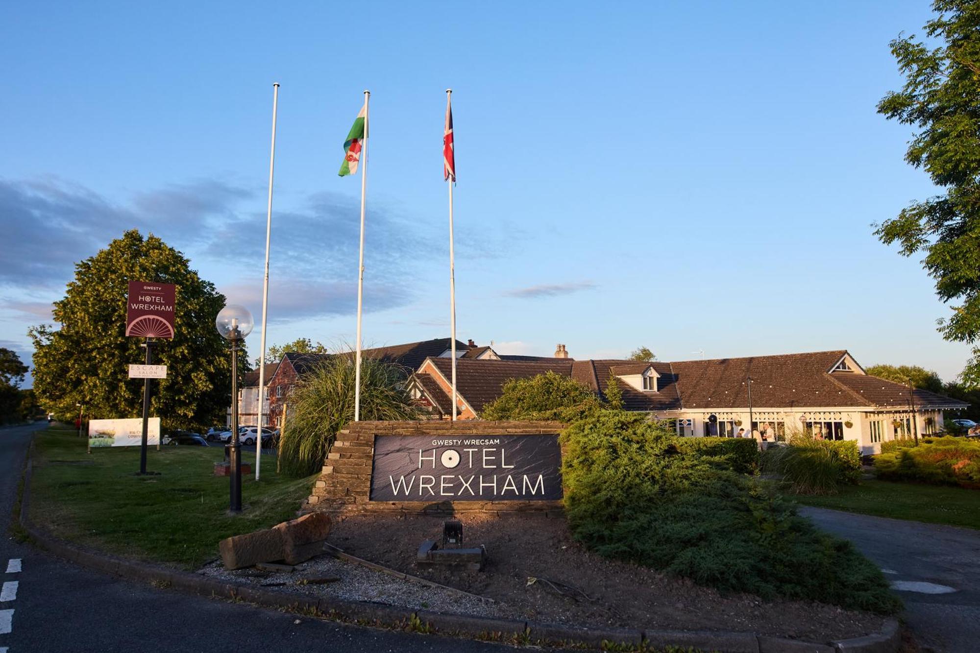 Holt Lodge Hotel Wrexham Buitenkant foto