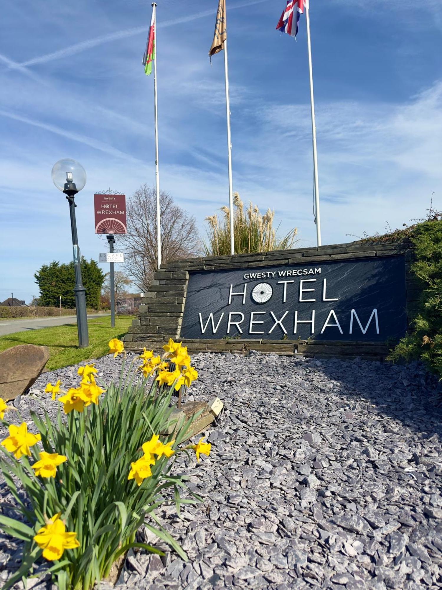 Holt Lodge Hotel Wrexham Buitenkant foto