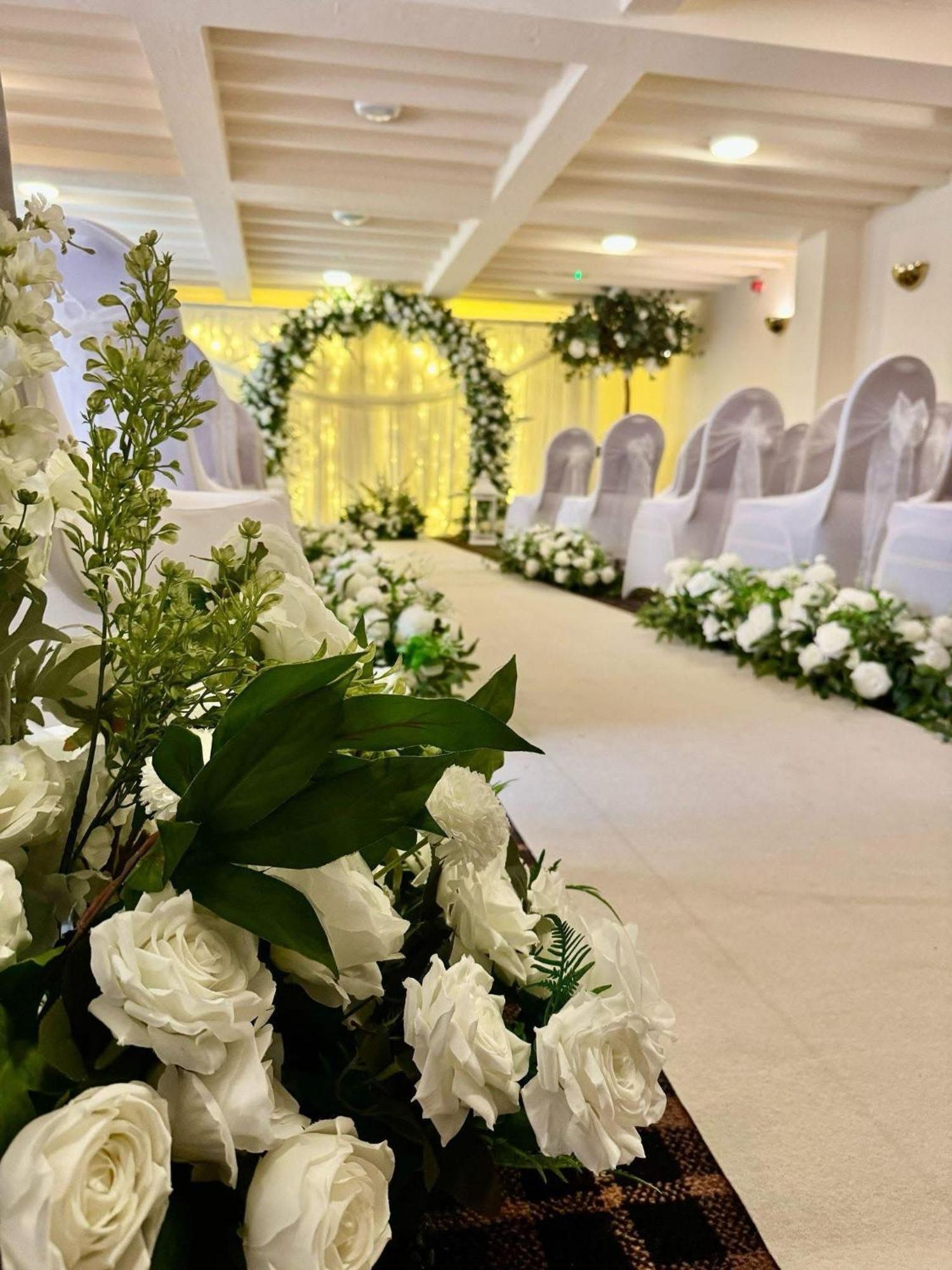 Holt Lodge Hotel Wrexham Buitenkant foto